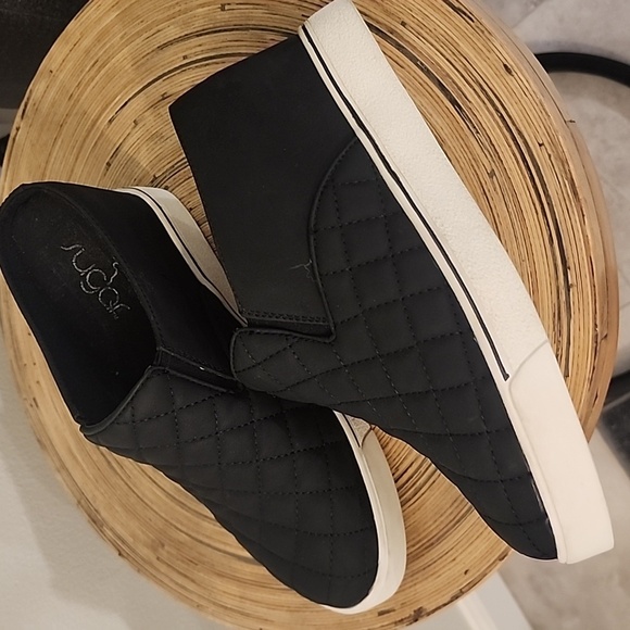 Sugar Kallie2 Black Quilted Slip-On Sneakers Women's Size 8.5 - Picture 2 of 11